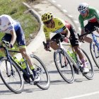 Richard Carapaz (c) lideró la fuga en la tercera etapa de la prueba español