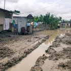 50 Casas es un barrio urbano popular, uno de los más pobres, con carencias de servicios básicos y uno de los más violentos de la ciudad de Esmeraldas.