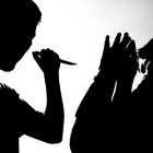 Menor dio puñaladas a una mujer.