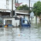 Atrapados por la lluvia. Los habitantes de la Alborada, norte de Guayaquil, sufrieron con las inundaciones del jueves 23 de marzo.
