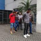 Los detenidos estaban al cuidado de las víctimas, según información policial.