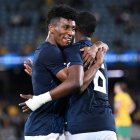 William Pacho y Kevin Rodriguez en celebración.