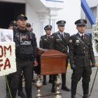 Capilla ardiente levantada en el Cuartel Modelo para policia que murió en manos de delincuentes la noche del lunes 27 de marzo durante un patrullaje de rutina Agencia (Ag-extra)