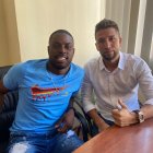 Luis Santana en la firma de Moisés Corozo con Mushuc Runa.