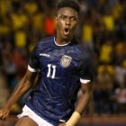 El goleador de la Tri tiene los días contados en Barcelona