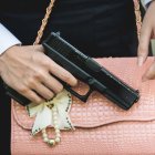 El porte de armas conlleva responsabilidades significativas, y el cumplimiento de los requisitos de la ley y los reglamentos