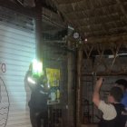 La comisaria de policía Wendy Fariño Gurumendi, en Daule, clausuró la cabaña donde se produjo la muerte violenta.