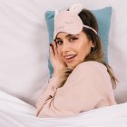 Antes de ir a dormir es aconsejable aplicar crema hidratante en todo el cuerpo para que amanezca reluciente y lozana