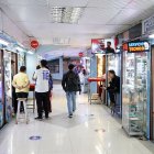 En las vitrinas del centro comercial Montúfar hay artículos nuevos y usados. Son más baratos que en otros establecimientos.