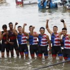 Los remeros del Club Ab. Manuel Calle-Astillero celebran el triunfo.