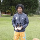 Hancel Batalla y los zapatos goleadores que le regalaron sus padres previo al juego con El Nacional.