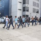 Entre las personas detenidas también hay una mujer, quien registra tres antecedentes penales.