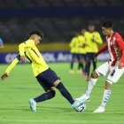 La selección ecuatoriana inició con fuerza la fase final del Sudamericano al imponerse 3-1 a Paraguay.