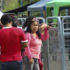 Familiares de reos esperan información en los exteriores de la Penitenciaría del Litoral, tras el enfrentamiento que involucró a presos de los pabellones 3, 5, 8 y 9.