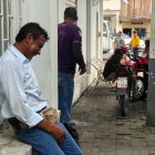 Los parientes de las víctimas fueron hasta la morgue para reconocer a sus seres queridos. El drama no se hizo esperar.