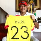 Wagner Rivera aún conserva la camiseta de Barcelona, de la temporada 1997.