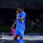 Michael Estrada recibió su segunda tarjeta roja del torneo, durante el partido ante América.