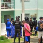 El cadáver de Goyo fue cubierto con una sábana blanca.