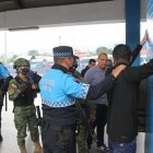 Los operativos se realizan tres veces por semana en las estaciones más conflictivas del sistema de transporte  municipal.