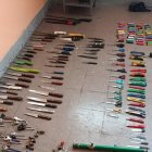 Lo que mas decomisaron los militares fueron cuchillos y pipas de marihuana.