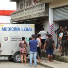 Los cadáveres fueron llevados hasta el laboratorio de criminalística