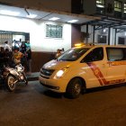 El agente herido fue ingresado a una casa de salud.