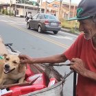 Sandocán y su mascota, Muñeca Brava, se guardan fidelidad.