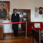 Dentro de la casona se pueden observar todo lo relacionado a la vida del escritor Juan Montalvo.