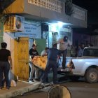 En una camioneta retiraron el cadáver del guardia Luis Armando Martínez.
