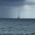El fenómeno provocó una fuerte lluvia acompañada de viento.