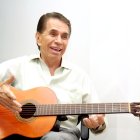 Alfonso Espinosa de los Monteros tiene dos pasiones: el periodismo y la música