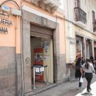 En la calle García Moreno aún existe la  primera farmacia de la ciudad. Los boticarios preparaban ellos mismos las recetas.
