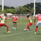 La plantilla de Rocafuerte (rojo) cumple con varios amistosos, para llegar listo al torneo de Segunda Categoría.