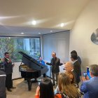 El viernes recibió un  homenaje de los colaboradores y directivos de Ecuavisa.