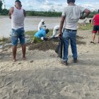 El cuerpo del motociclista fue encontrado enterrado en la orilla del río San Pablo.