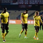 La frustración de los jugadores de Aucas tras perder en la cancha del Ñublense por Copa Libertadores.