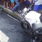 Aún con vida Oswaldo Poveda fue auxiliado por sus familiares y amigos.