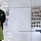 El sujeto, además de tener en su poder marihuana y cocaína, guardaba un revólver y un chaleco antibalas.