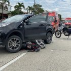 Los dos presuntos antisociales se movilizaban en una motocicleta.