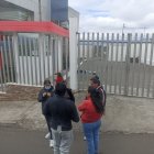 Los familiares acudieron hasta el Centro Forense a retirar el cuerpo de la menor.