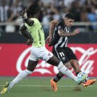 Liga consigue un empate en Brasil.