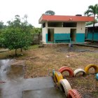 En el área de los baños de varias escuelas no cuentan con agua potable.