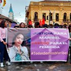 Familiares de la enfermera asesinada han realizado unos plantones, pidiendo justicia.