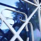 En las calles 32 y Medardo Ángel Silva, supuestos sicarios llegaron en un carro y asesinaron a dos personas