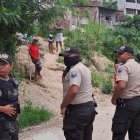 La policía investiga para dar con la ubicación del resto del cuerpo de la víctima.