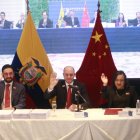 Julio José Prado, ministro de Producción, en la firma virtual del acuerdo comercial con China.