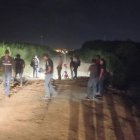 Agentes de la Policía revisaron el sitio donde estaba tirado el cadáver.