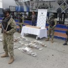 La Policía presentó varios paquetes de droga entre las evidencias de la detención