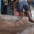 Cámaras de seguridad grabaron este reciente atentado en contra de un local porteño.