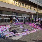 Colectivos feministas se apostaron afuera del Complejo Judicial Norte.